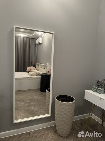 Зеркало настенное в раме