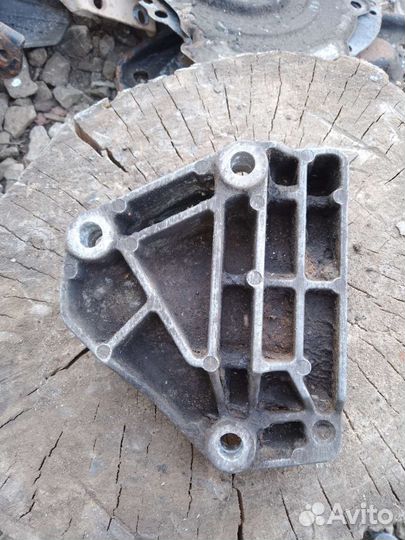 Кронштейн кондиционера Opel Astra h