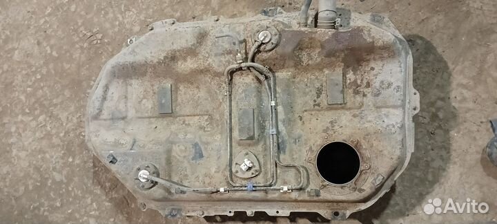 Бензобак Lancer 9