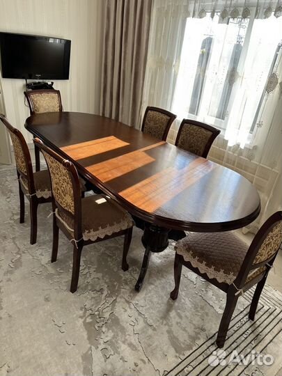 Кухонный стол и стулья