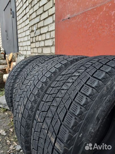 Bridgestone Blizzak DM-V1 215/65 R16 98R