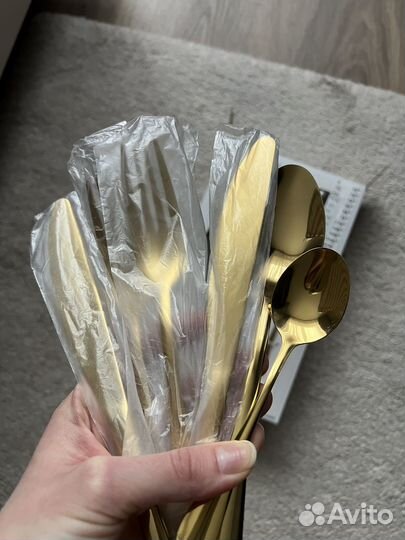 Столовый набор новый, золото sinsay на 2х