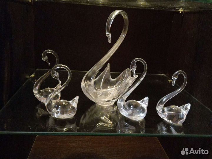 Стеклянные лебеди