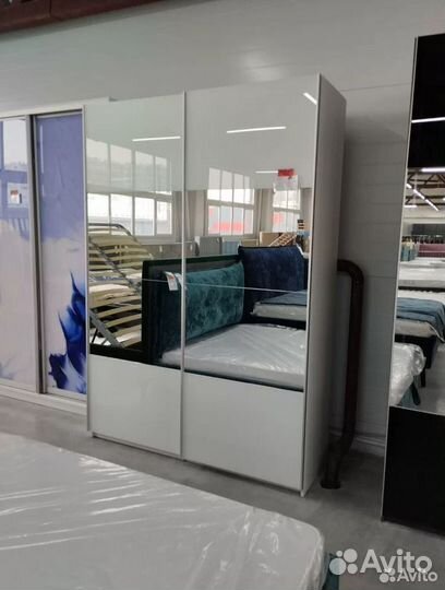 Шкаф-купе с зеркалом