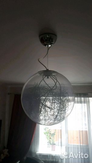 Красивая люстра в форме шара
