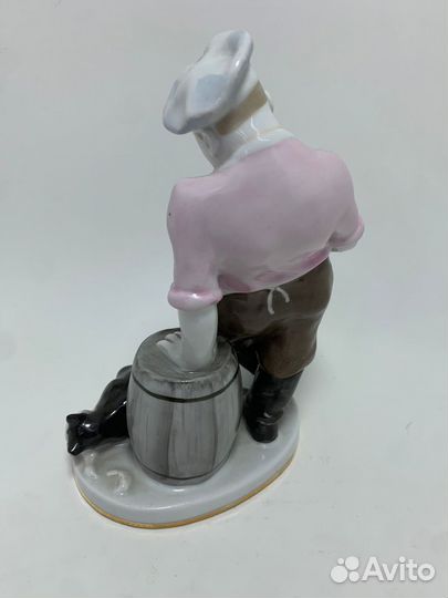 Статуэтка фарфор 