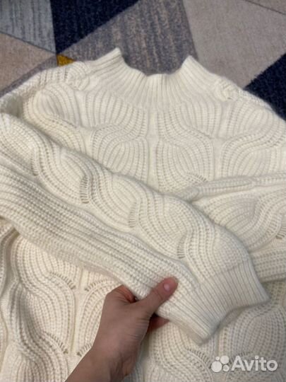 Свитер женский