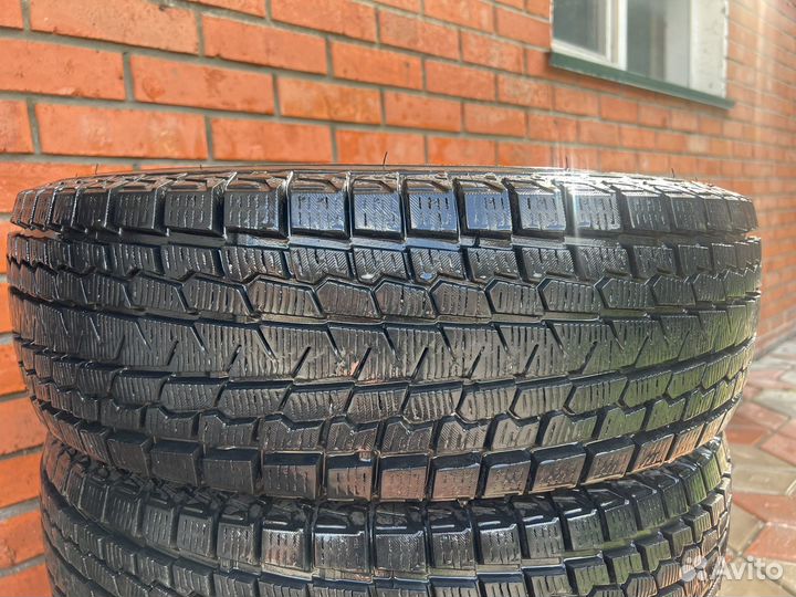 Yokohama Ice Guard G075 215/70 R16