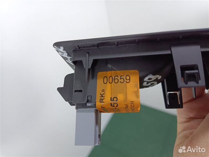 Кнопка стеклоподъемника задняя левая Vw Passat B7