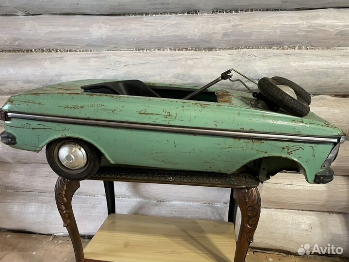 Советский педальный москвич