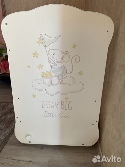 Детская кроватка с маятником и ящиком