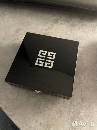 Тональный кюшон Givenchy светлый беж