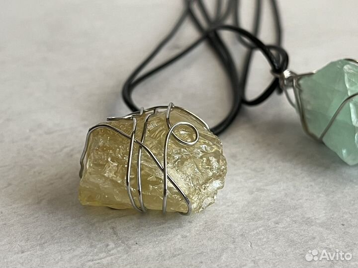 Кулон на шнурке
