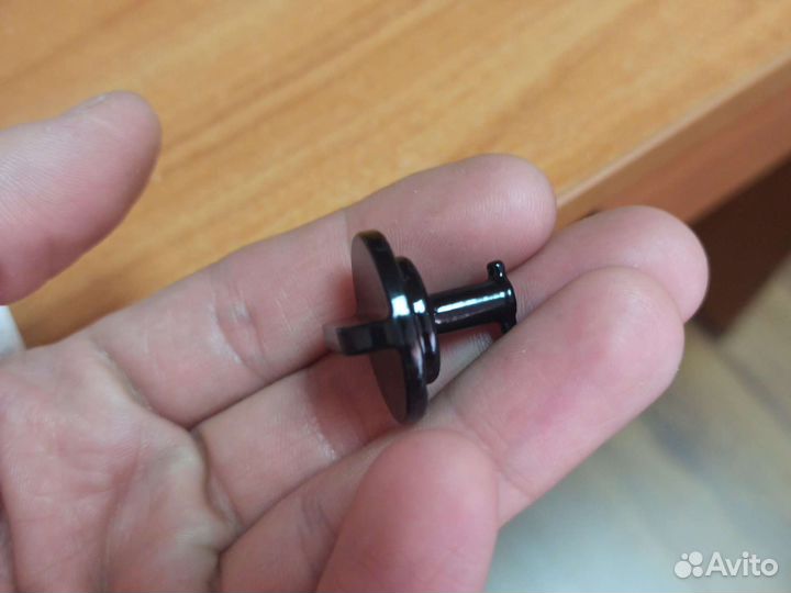 Фиксатор крепления аварийного знака VAG