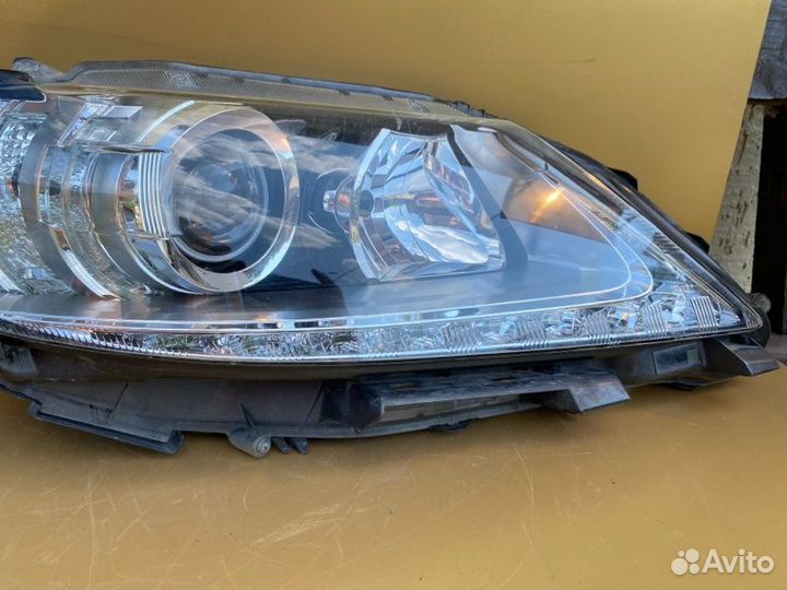 Фара ксеноновая правая Lexus Es250 2012-2015