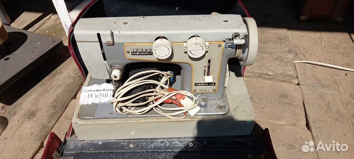 Швейная машинка Чайка