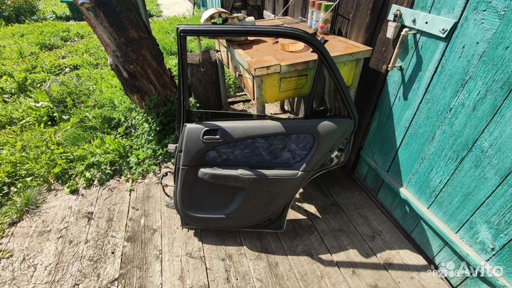 Дверь на toyota carib
