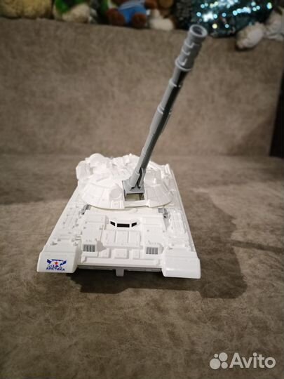 Игрушки для мальчика, машинка, танк