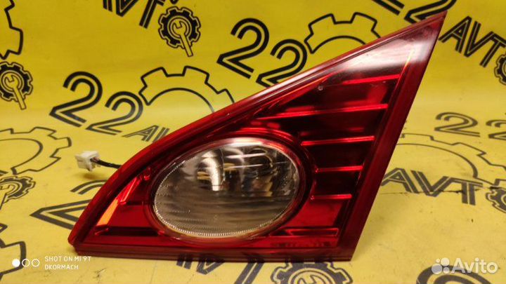 Стоп сигнал в крышку багажника задний правый
