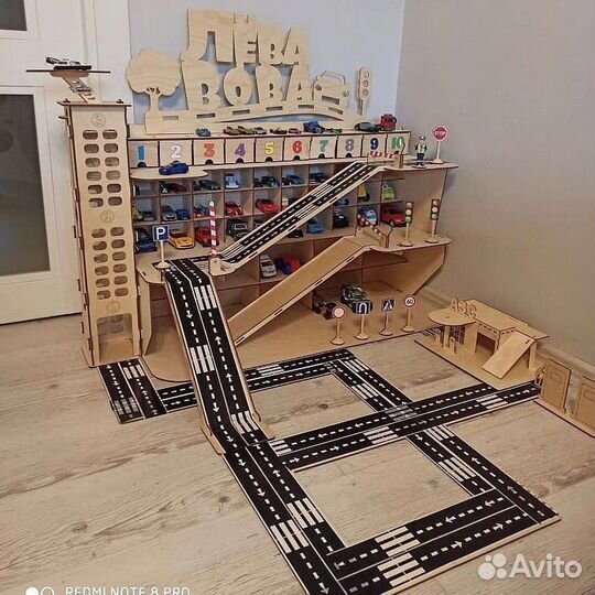 Деревянная автостоянка для детей