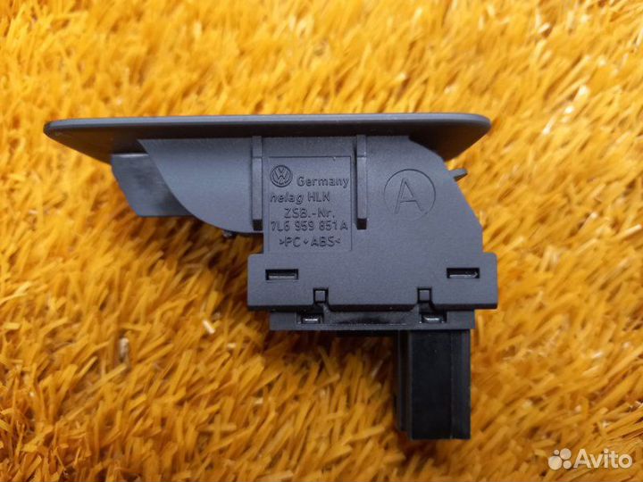 Кнопка стеклоподъемника передняя левая Volkswagen