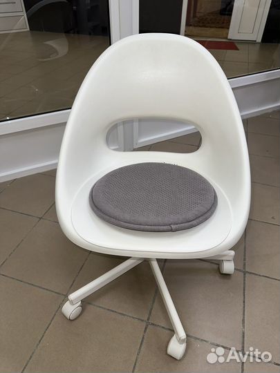 Стул маникюрный