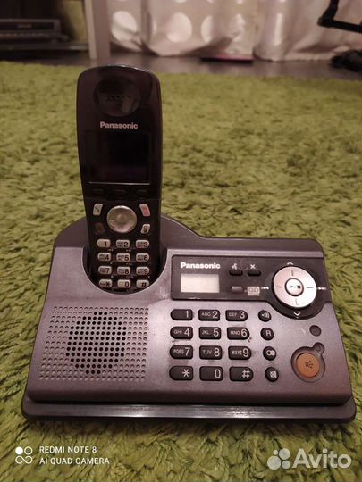 Станция Panasonic плюс ещё один телефон