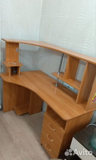 Компьютерный стол