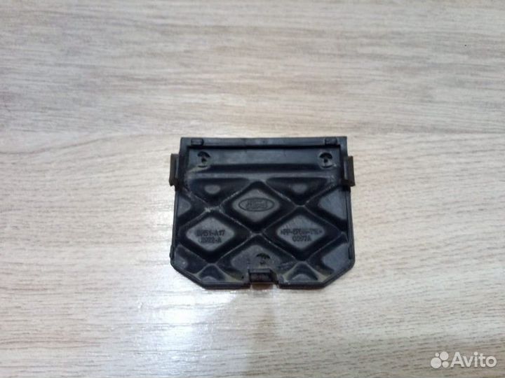 Форд Фокус 3 Заглушка крюка буксировочного