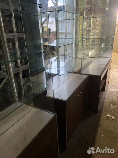Витрины прилавки стойки нейтральные