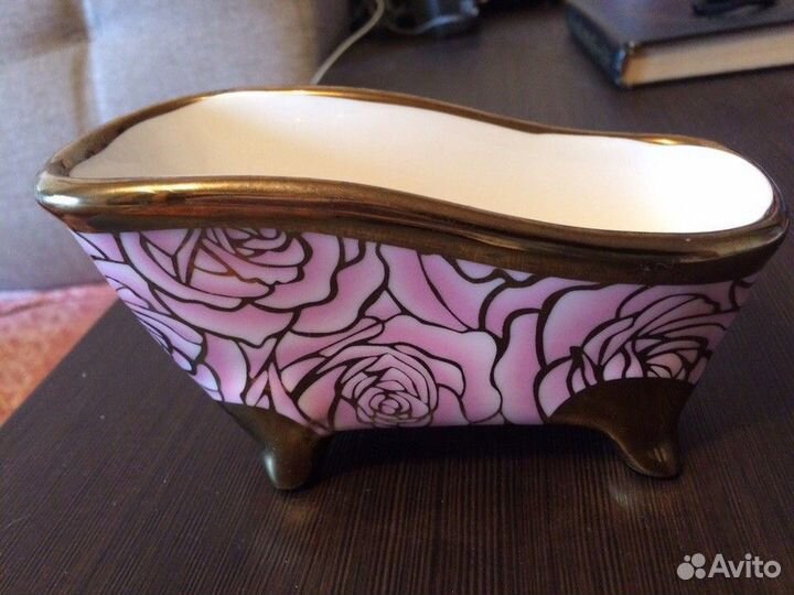 Фарфоровая на ножках