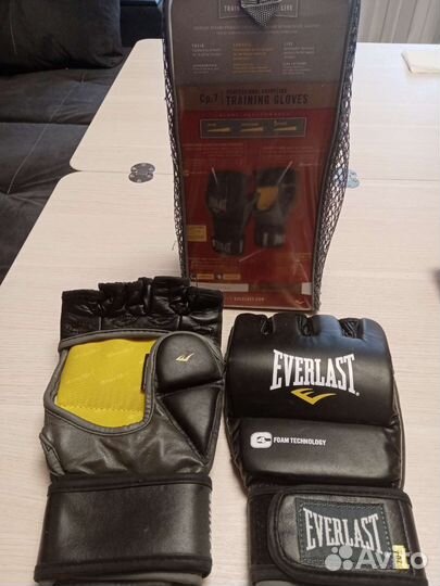 Боксерские перчатки everlast