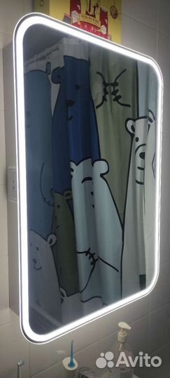 Зеркальный фасад (зеркало)