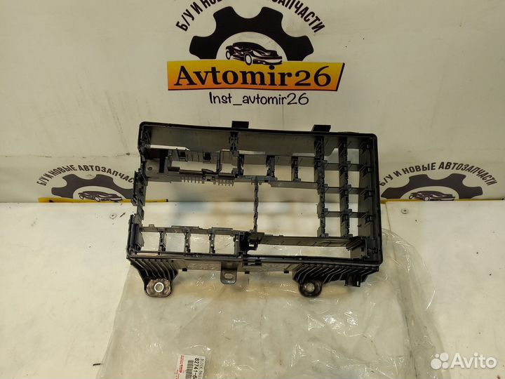 Корпус блока предохранителей Toyota Land Cruiser