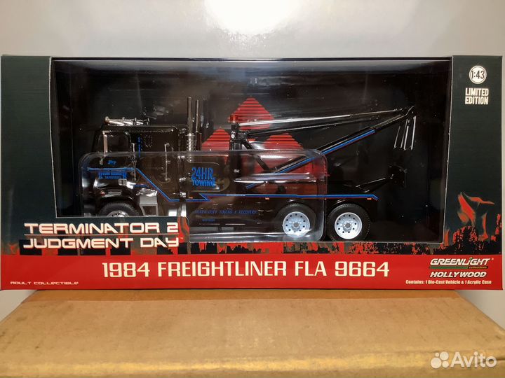 Модель 1984 freightliner FLA 9664 1:43 greenlight
