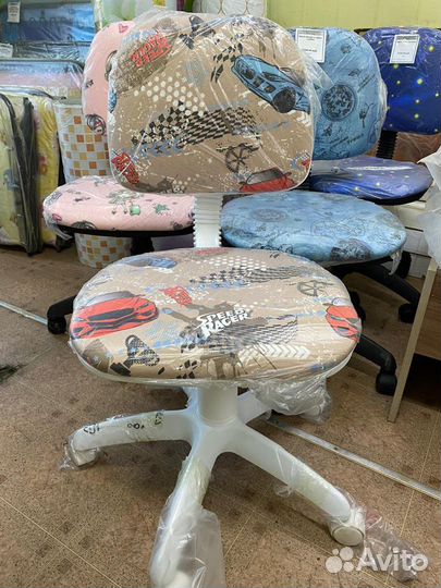 Кресло Форум на белом пластике