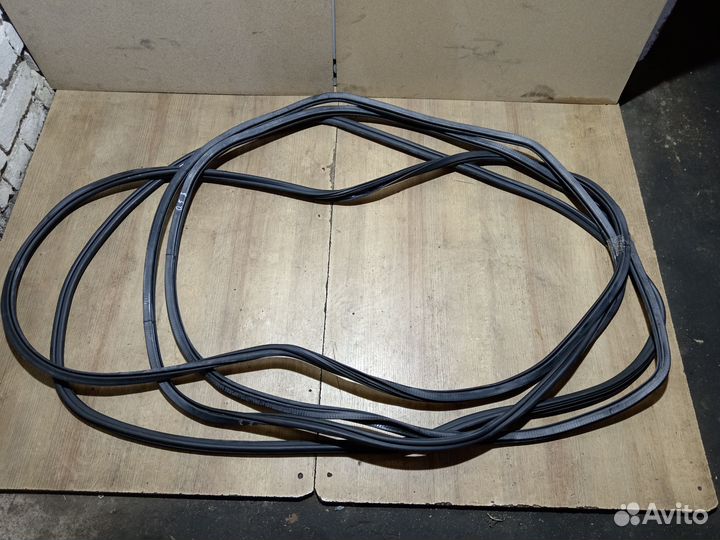 Уплотнительная резинка двери audi q5 8r