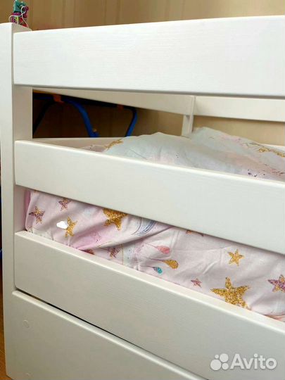 Детская кровать из массива