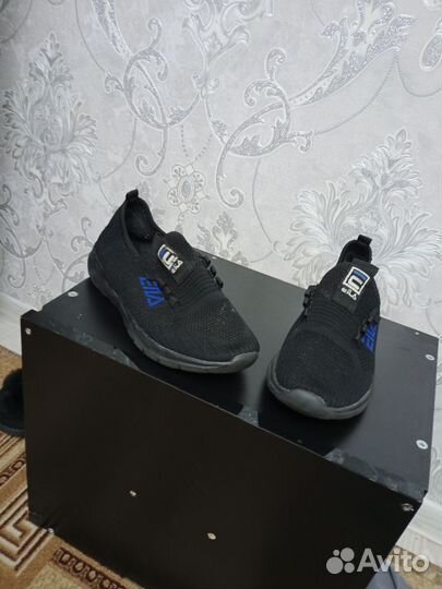 Куртка зимняя на мальчика, спортивные тапочки