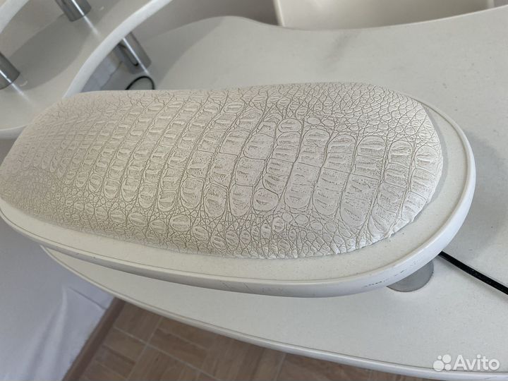 Маникюрный стол