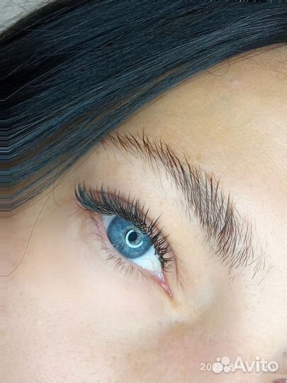 Модель на наращивание ресниц