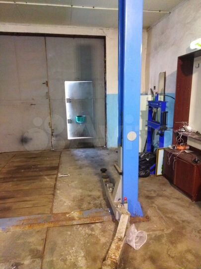 Гараж, > 30 м²