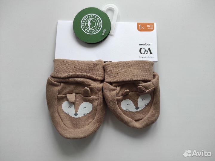 Набор шапочек для новорождённого и пинетки C&A