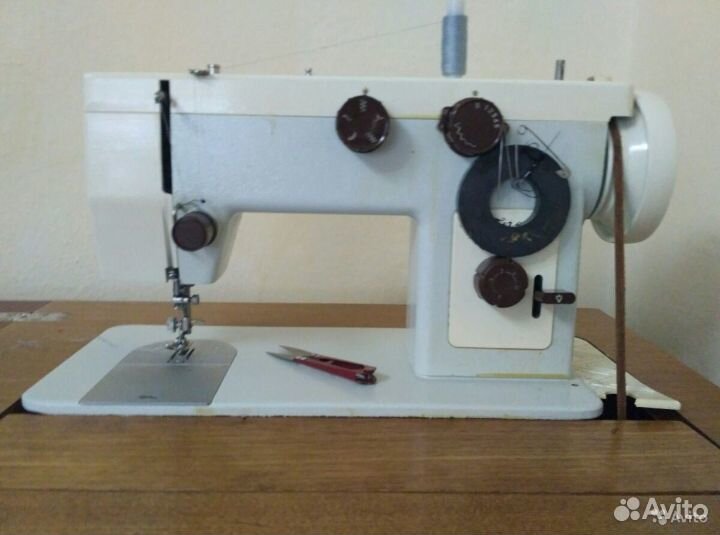 Швейная машина Чайка