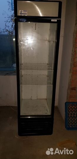 Холодильный шкаф витрина