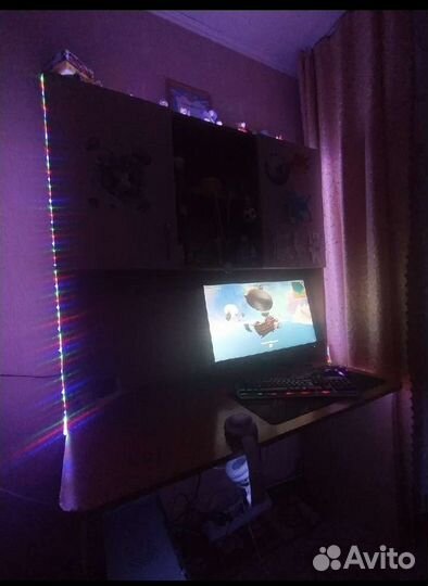 Компьютерный стол