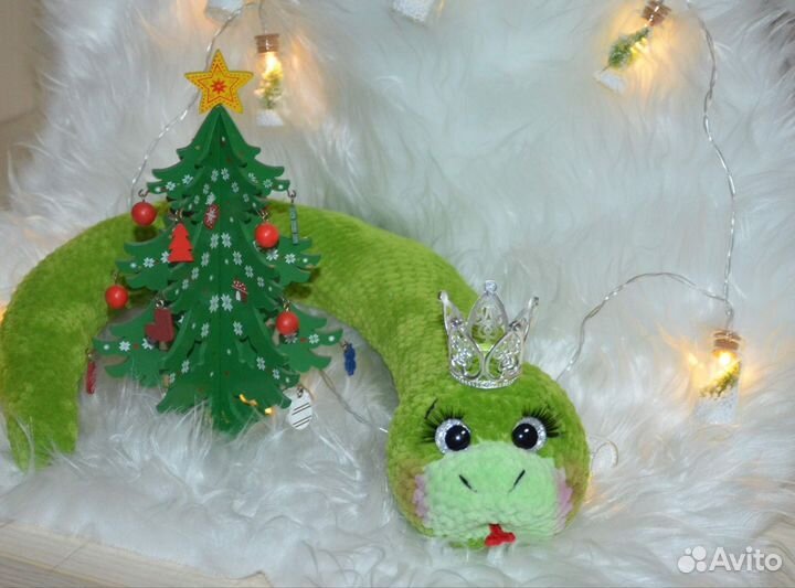 Вязаная змея ручной работы