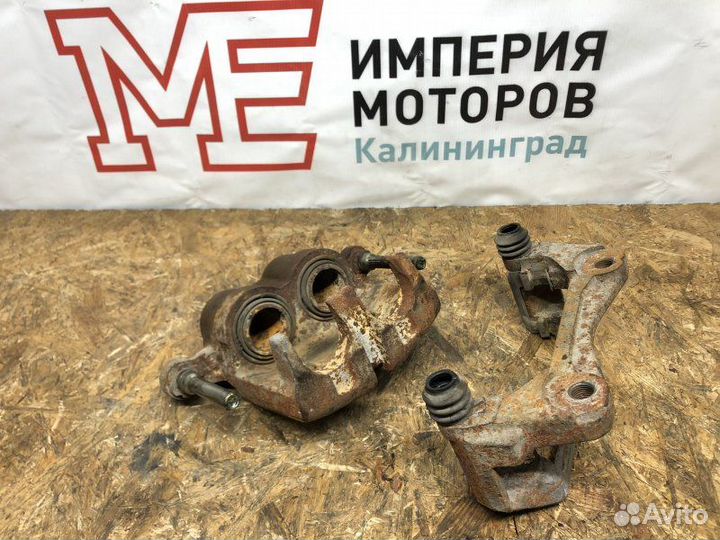 Суппорт передний правый Honda Ridgeline J35A9 2006