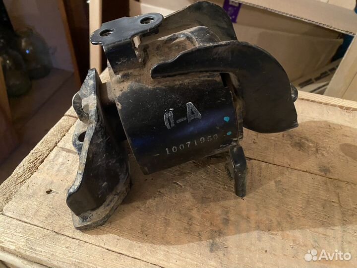 Левая опора / подушка кпп Hyundai Getz 1,4