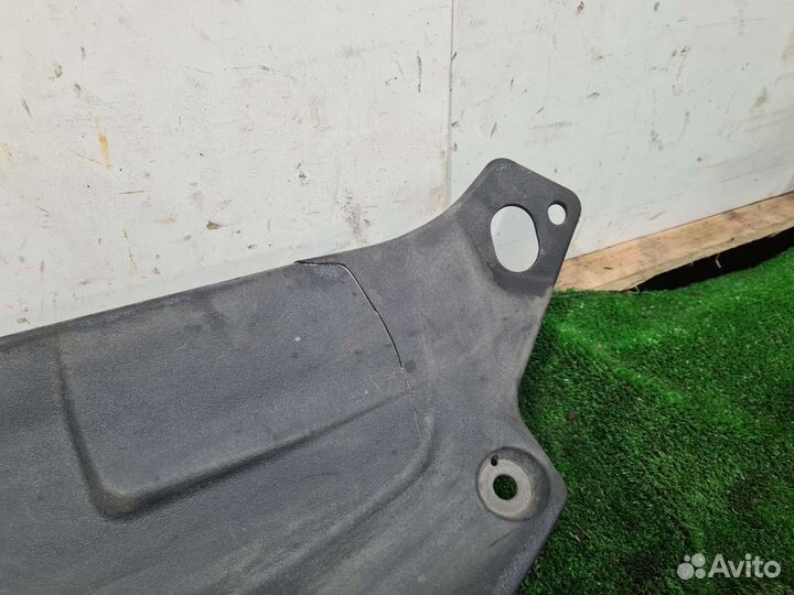 Кожух замка капота Toyota Alphard 3 H30